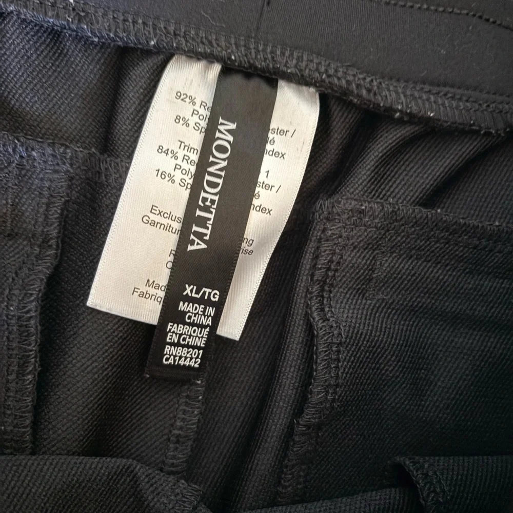 Mondetta blsck track pants with zipper pockets - Picture 3 of 6